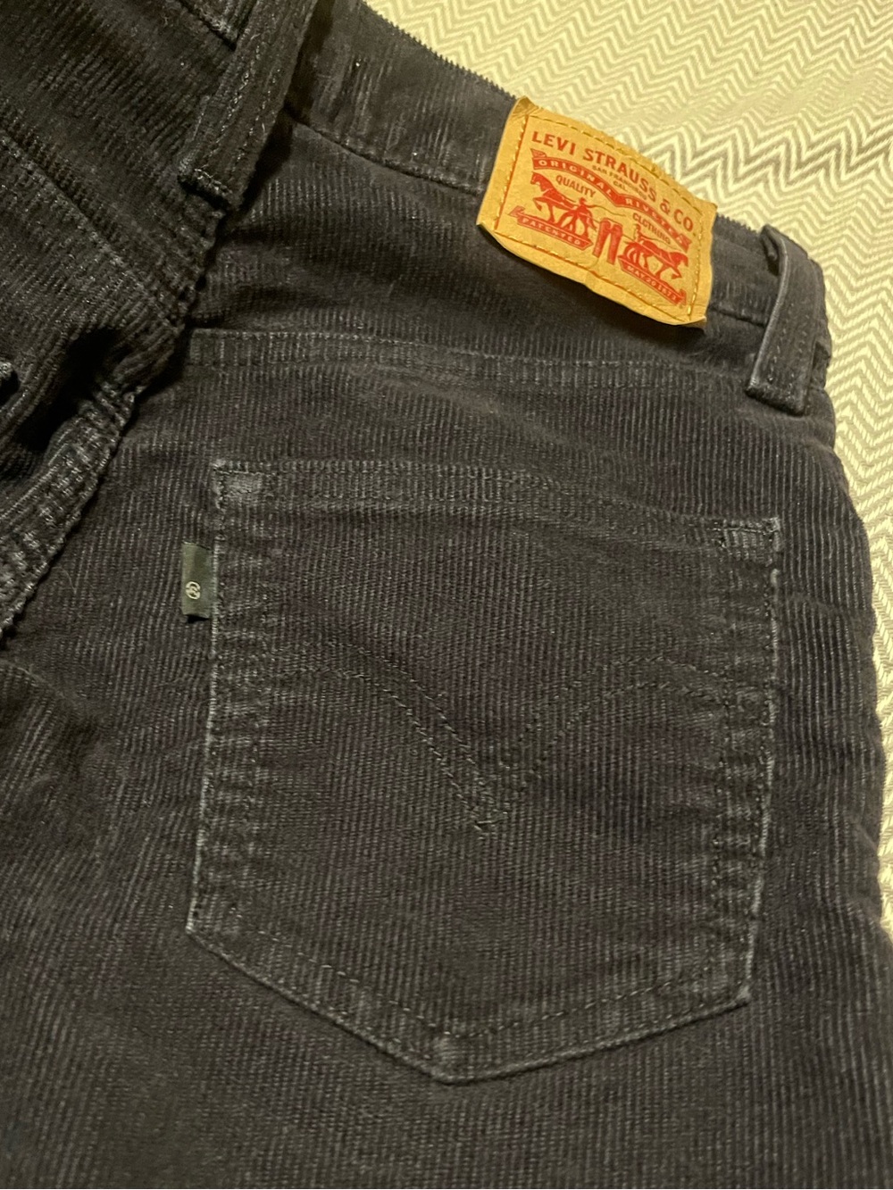 Levi’s Ribcage Straight Ankle Corduroy Button Fly Jeans. Black. Size 26. - Picture 9 of 10